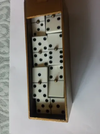 Juego de dominó antiguo