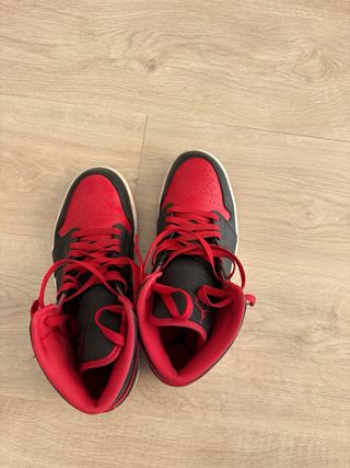 Nike Air Jordan 1 Mid Negro Rojo