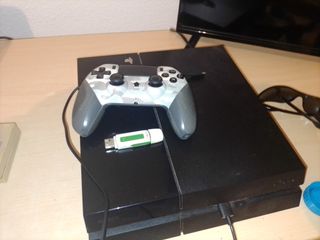 PS4 (PlayStation 4) Negra + Mando