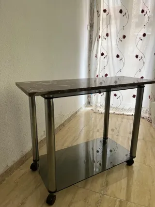 Mesa auxiliar mármol y cristal con ruedas