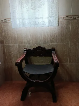 Silla centenaria de madera