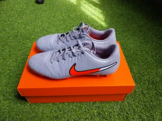 Zapatillas Nike Fútbol Talla 41 como nuevas.