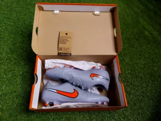 Zapatillas Nike Fútbol Talla 41 como nuevas.