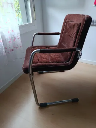 Sillón super cómodo de pana marrón con estructura