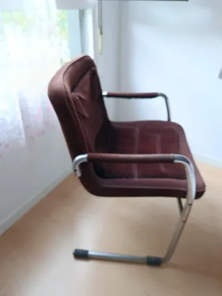 Sillón super cómodo de pana marrón con estructura