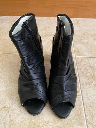 Botines negros cuero tacón cómodo talla 37