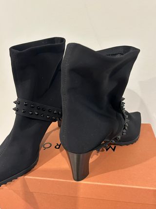 Botín MASCARO elástico Negro con adorno tachuelas