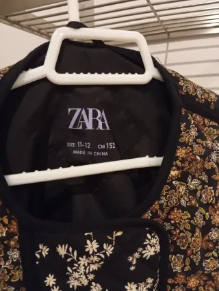 Chaqueta Zara floral acolchada T 10-12