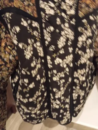 Chaqueta Zara floral acolchada T 10-12