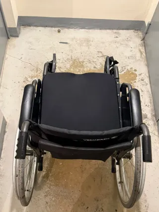 Silla de ruedas 4 fotos, como nueva