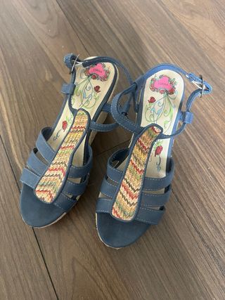 Sandalias Cuña Corina Azul Multicolor- Planta piel