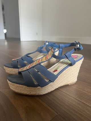 Sandalias Cuña Corina Azul Multicolor- Planta piel