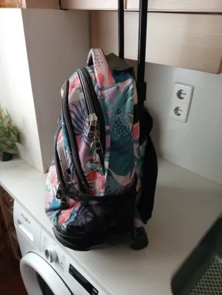 Mochila con carrito y estampado floral