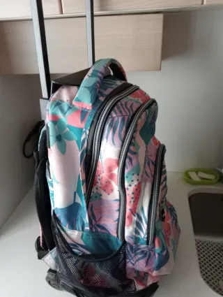 Mochila con carrito y estampado floral