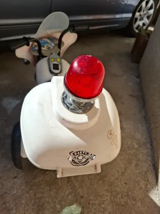 Moto de niño blanca y azul