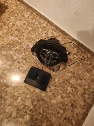 Volante PS4 con pedali come nuovo in vendita