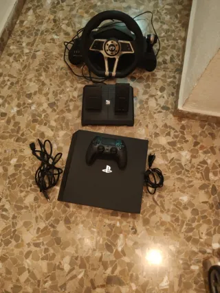 Volante PS4 con pedali come nuovo in vendita