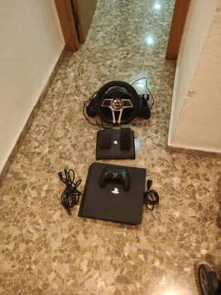 Volante PS4 con pedali come nuovo in vendita