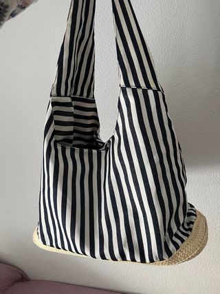Bolso de rayas blanco y negro