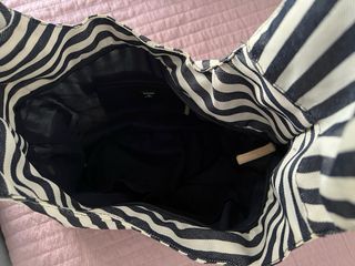 Bolso de rayas blanco y negro