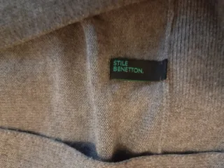 Dos jerséis Benetton grises.