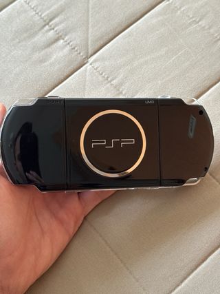 PSP 3000 Negra y 8 juegos
