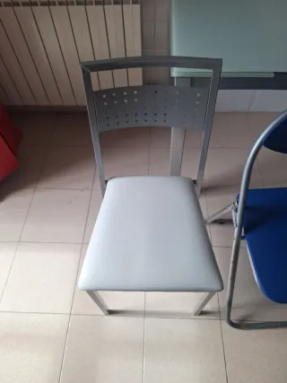 3 Sillas Metálicas Tapizadas