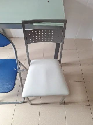 3 Sillas Metálicas Tapizadas