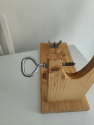 Jamonero de madera y metal