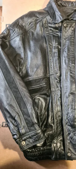 Chaqueta de cuero negra