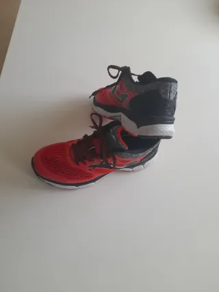 Joma Hispalis XX Rojas y Negras Talla 41