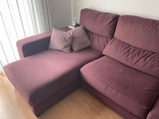 Salón comedor: sofá, mesa auxiliar y grande