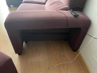 Salón comedor: sofá, mesa auxiliar y grande