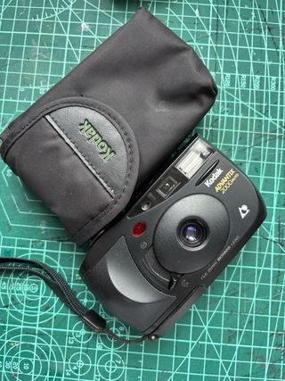 Pacchetto di fotocamere vintage digitali e analogiche