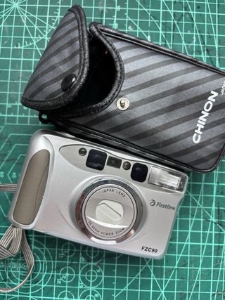 Pacchetto di fotocamere vintage digitali e analogiche