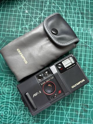 Pacchetto di fotocamere vintage digitali e analogiche