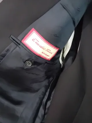 Traje Emidio Tucci Negro con chaleco.