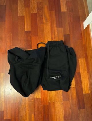 Conjunto Essentials Negro