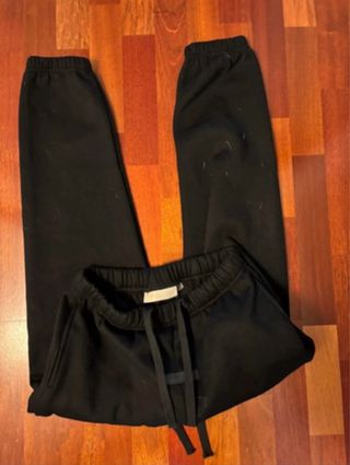 Conjunto Essentials Negro