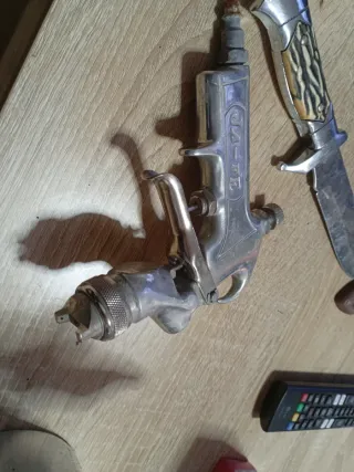 Pistola de pintar metálica