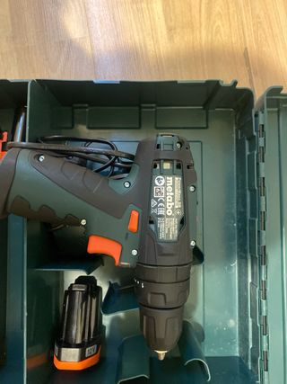 Taladro Metabo 12V con cargador y maletín