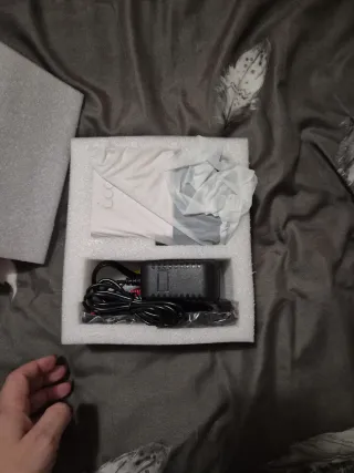 Mini Proyector LED Blanco y Negro