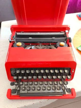 Máquina de escribir Olivetti Valentine Roja