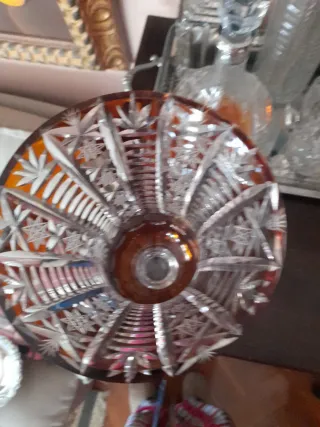 Jarrón de cristal tallado ámbar