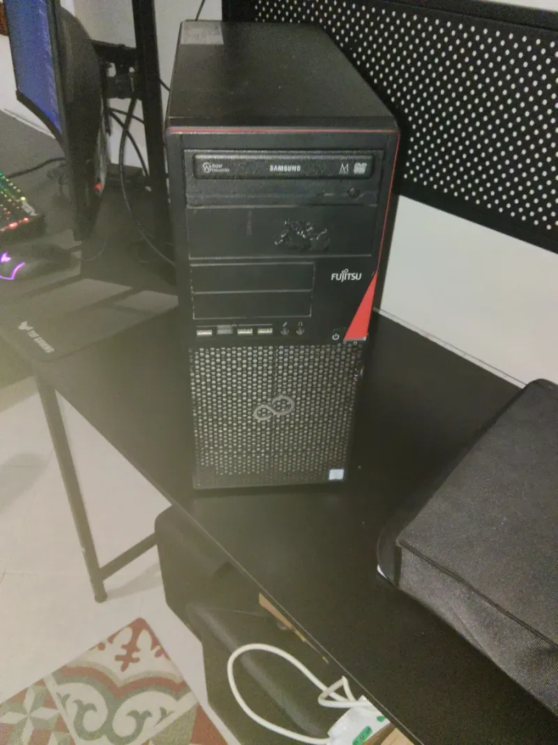 PC de escritorio Fujitsu Esprimo P950/E85+