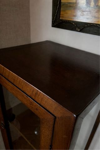 Vitrina madera maciza con puerta de cristal