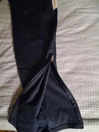 Pantalón deportivo Nike beige y negro