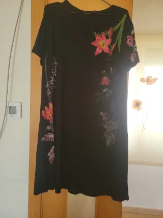 Vestido negro estampado floral
