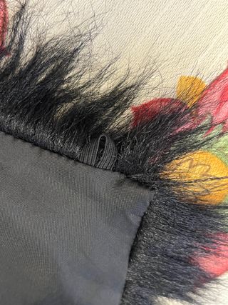 Cuello pelo sintético negro