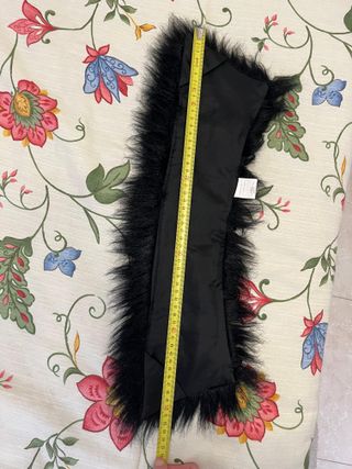 Cuello pelo sintético negro